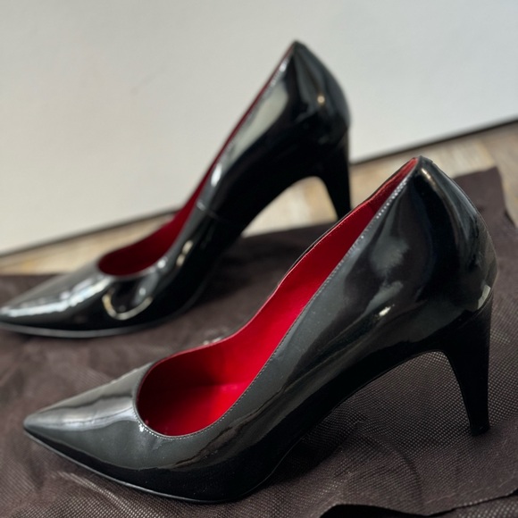 Cole Haan Black Patent Size 10 pumps - Picture 3 of 3